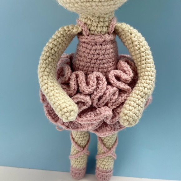 Handcrafted Ballerina doll crochet in pink - Picture 7 of 14